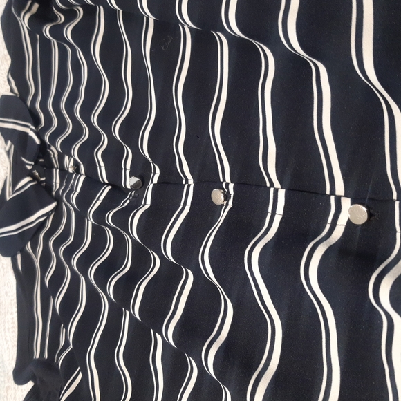 🌞3/$50 Comfortable Long sleeved blouse - Picture 2 of 5